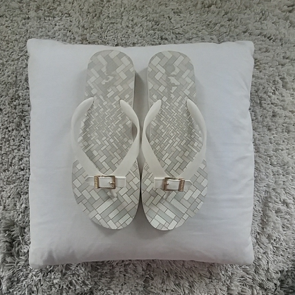 Cole Haan Lindsey Signature Gold Buckle Flipflop